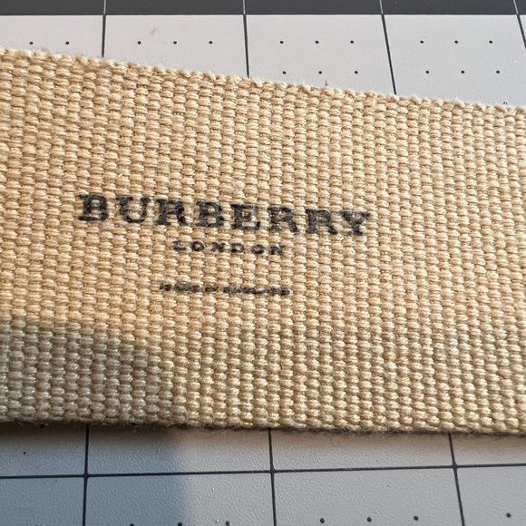 This is a vintage authentic Burberry, leather and canvas belt - Picture 7 of 8